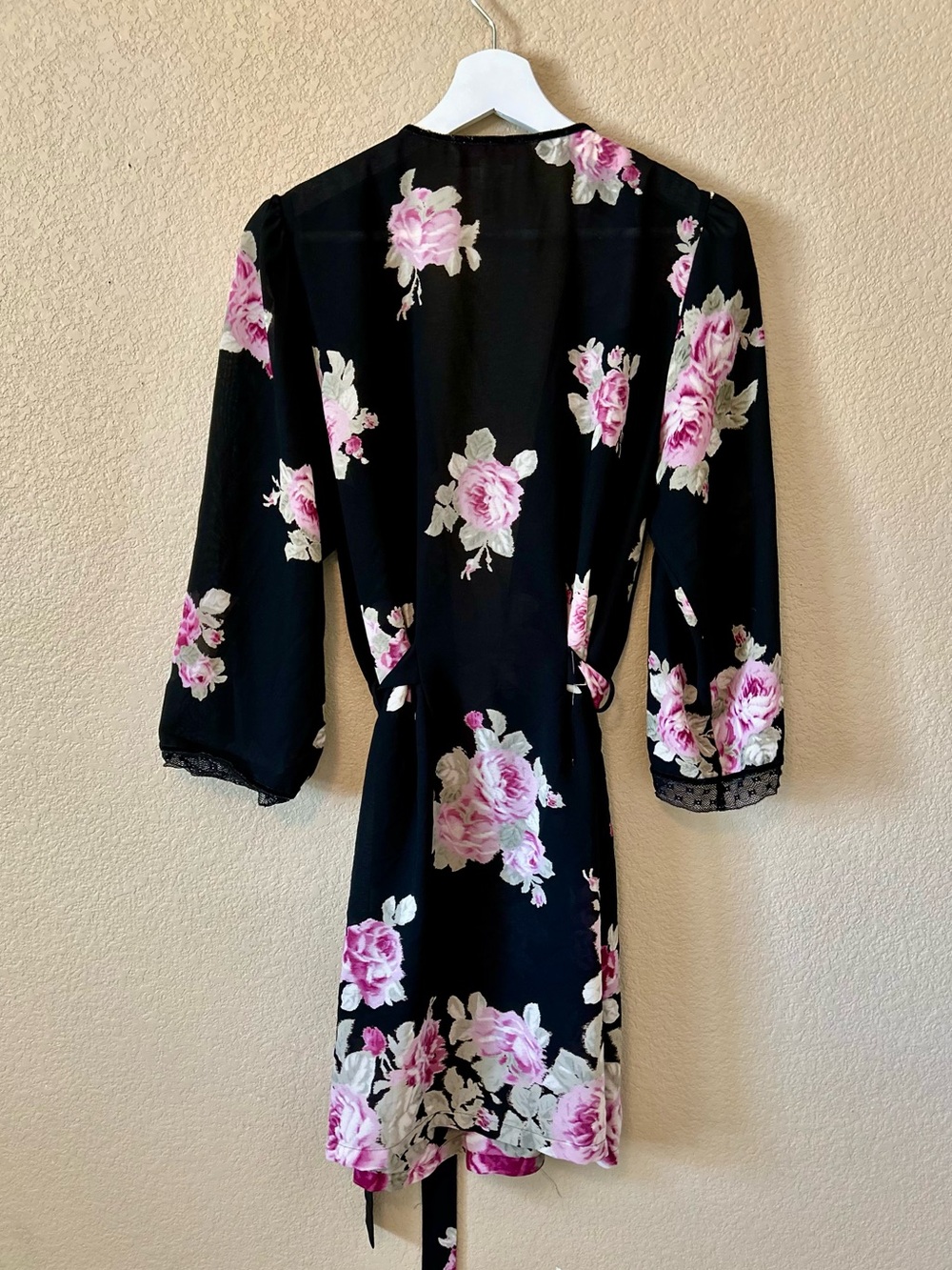Oscar de la Renta Pink Label Floral Wrap Robe in Black with Pink Roses Size M - Picture 5 of 8